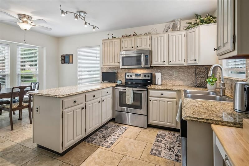 301 Stoneledge Drive, Irving TX 75063 - Photo 11