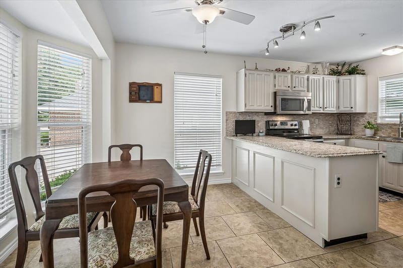 301 Stoneledge Drive, Irving TX 75063 - Photo 8