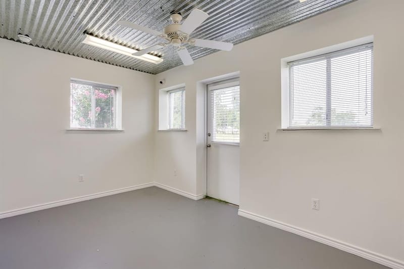 5600 Matlock Road, Granbury TX 76049 - Photo 32