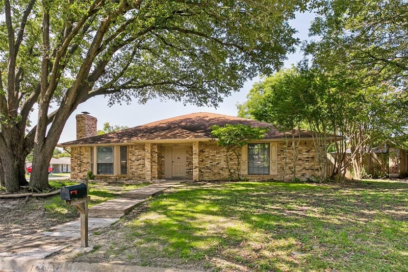 4801 Applewood Road, Fort Worth TX 76133 - Photo 2