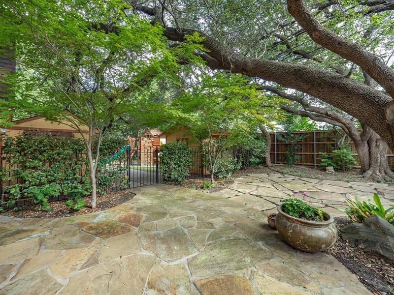 4400 Summercrest Court, Fort Worth TX 76109 - Photo 35