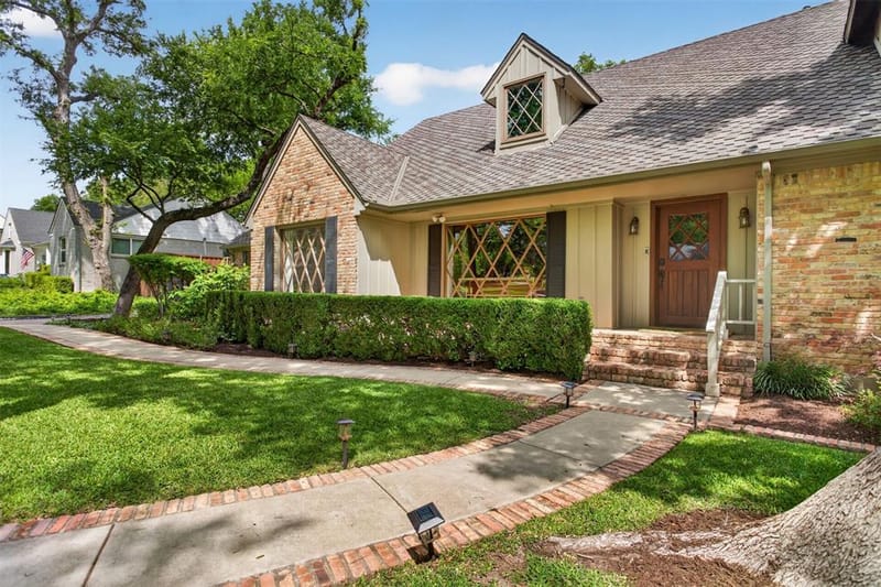 6811 Bradbury Lane, Dallas TX 75230 - Photo 2
