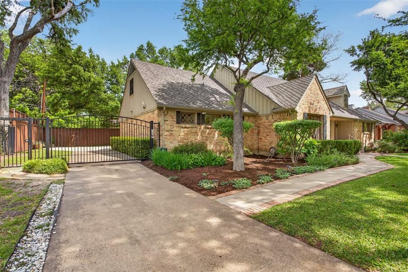 6811 Bradbury Lane, Dallas TX 75230 - Photo 3