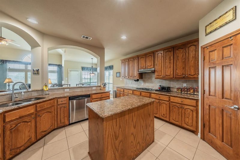 1424 Bassett Hound Drive, Fort Worth TX 76052 - Photo 6