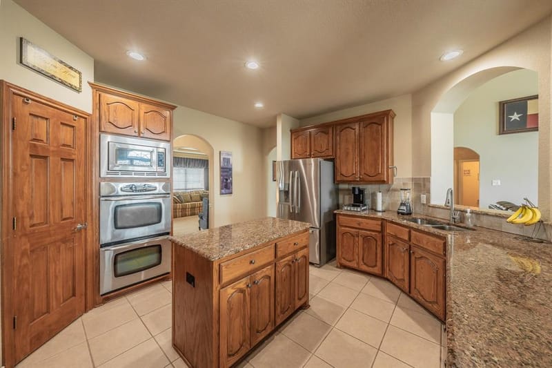 1424 Bassett Hound Drive, Fort Worth TX 76052 - Photo 7
