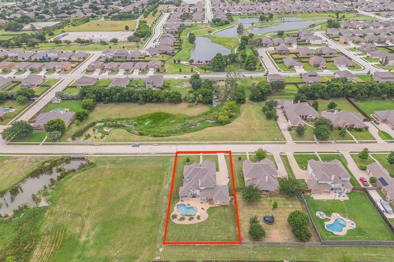 1424 Bassett Hound Drive, Fort Worth TX 76052 - Photo 3
