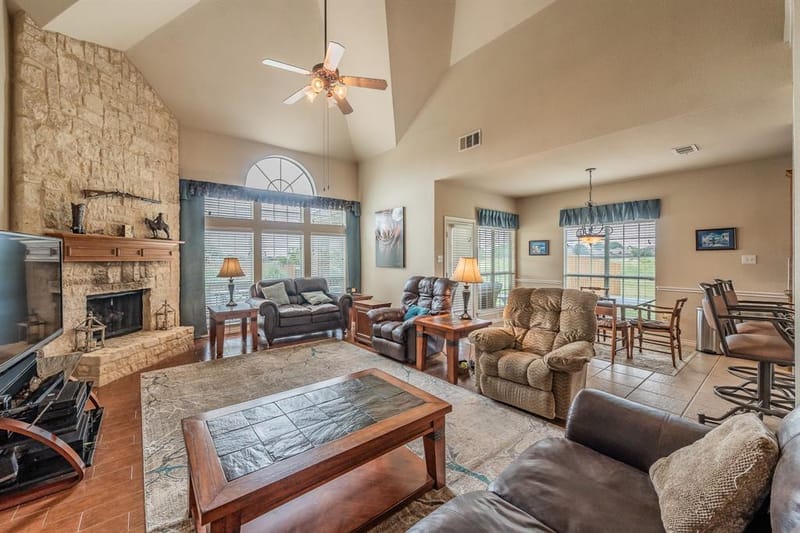 1424 Bassett Hound Drive, Fort Worth TX 76052 - Photo 11