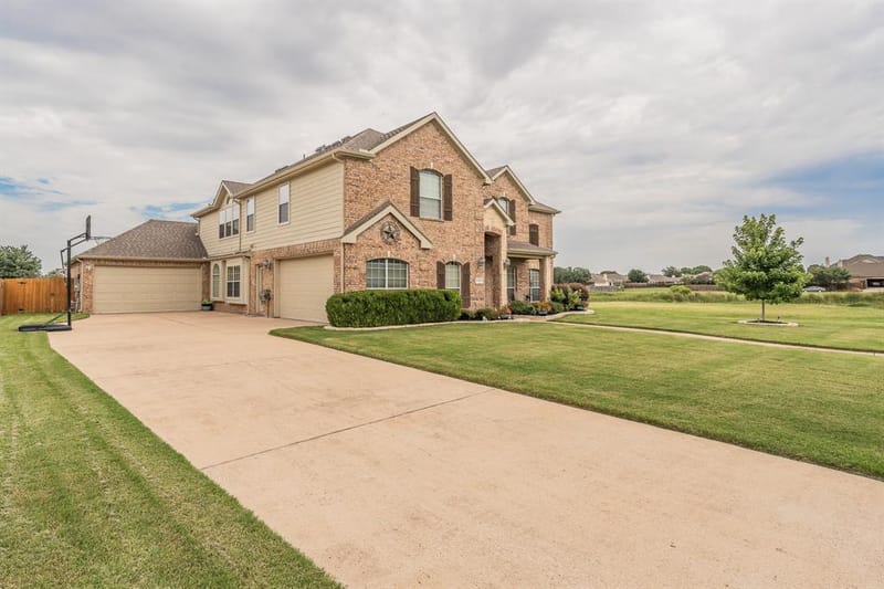 1424 Bassett Hound Drive, Fort Worth TX 76052 - Photo 4