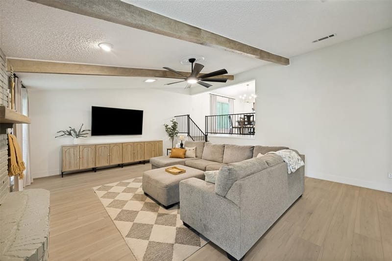 909 Edgecliff Drive, Bedford TX 76022 - Photo 5