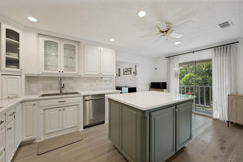 909 Edgecliff Drive, Bedford TX 76022 - Photo 9