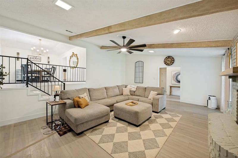 909 Edgecliff Drive, Bedford TX 76022 - Photo 4