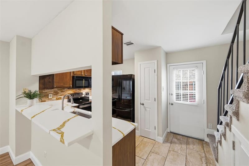 112 Churchill Lane, Euless TX 76039 - Photo 7