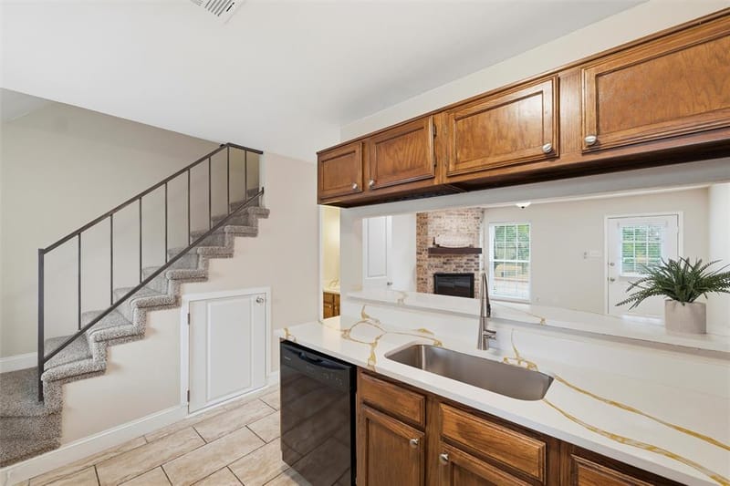 112 Churchill Lane, Euless TX 76039 - Photo 11