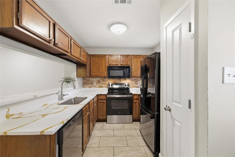 112 Churchill Lane, Euless TX 76039 - Photo 4