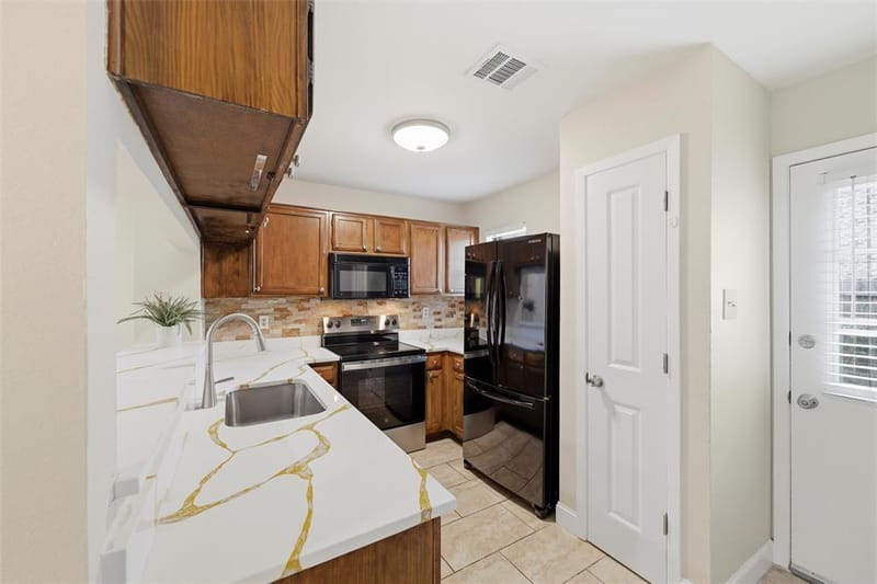 112 Churchill Lane, Euless TX 76039 - Photo 8