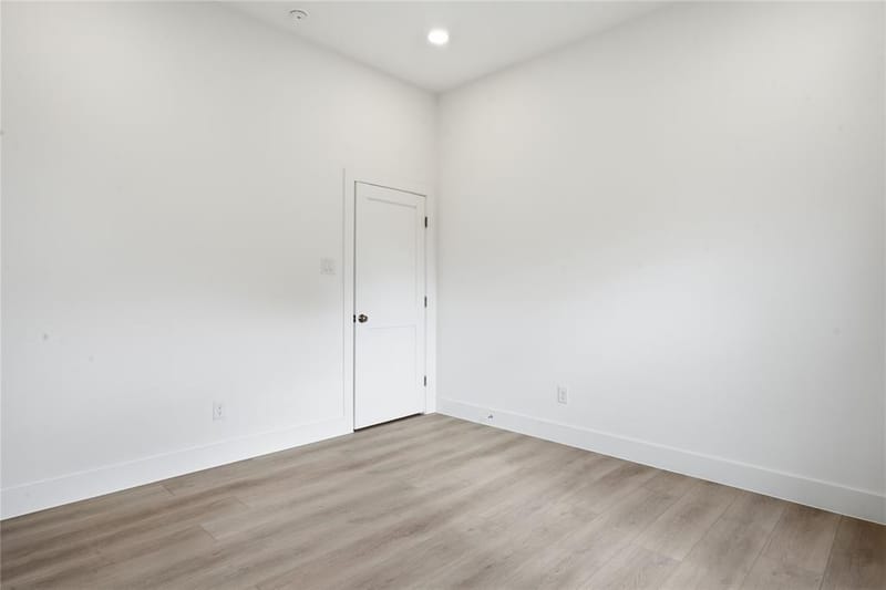 2622 Bainbridge Drive, Dallas TX 75237 - Photo 23