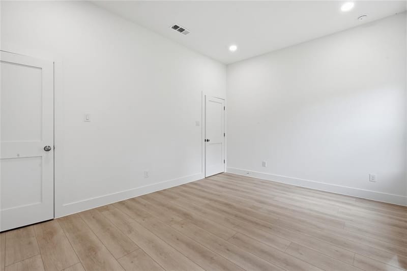 2622 Bainbridge Drive, Dallas TX 75237 - Photo 27