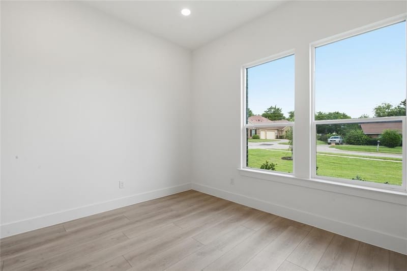 2622 Bainbridge Drive, Dallas TX 75237 - Photo 17