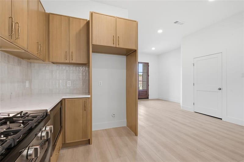 2622 Bainbridge Drive, Dallas TX 75237 - Photo 12
