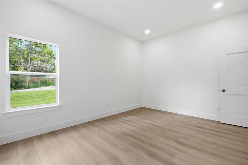 2622 Bainbridge Drive, Dallas TX 75237 - Photo 26