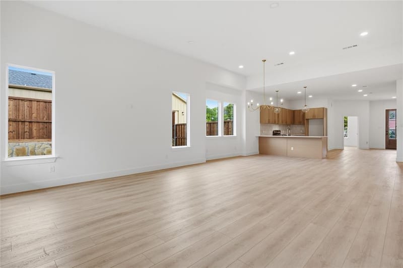 2622 Bainbridge Drive, Dallas TX 75237 - Photo 7