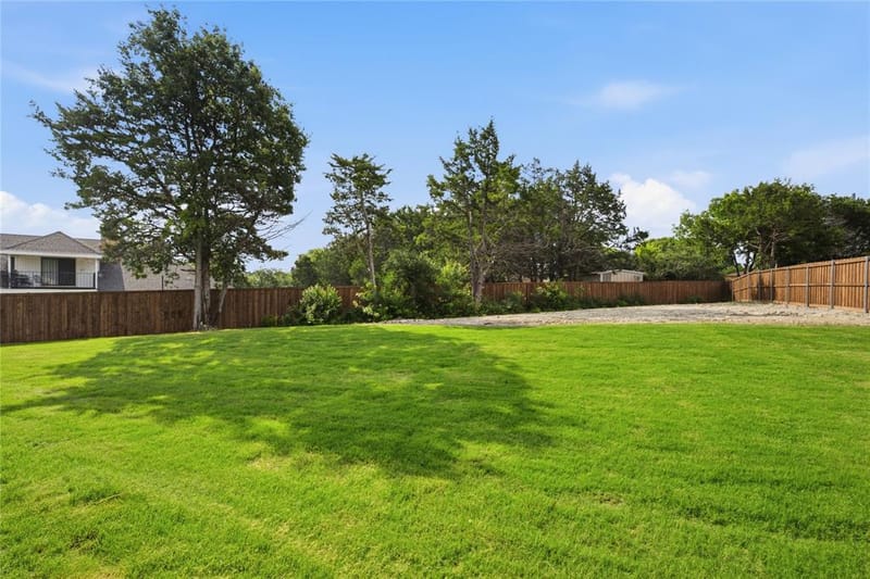 2622 Bainbridge Drive, Dallas TX 75237 - Photo 32