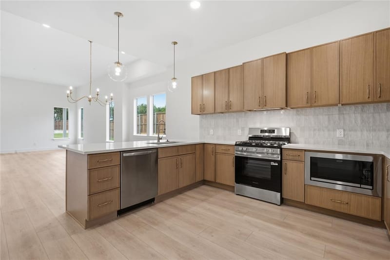 2622 Bainbridge Drive, Dallas TX 75237 - Photo 5