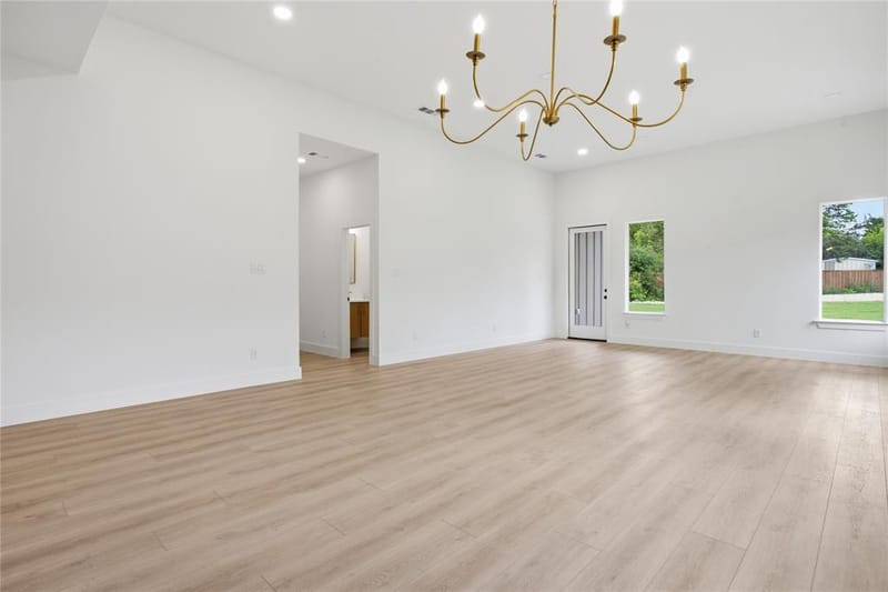 2622 Bainbridge Drive, Dallas TX 75237 - Photo 9