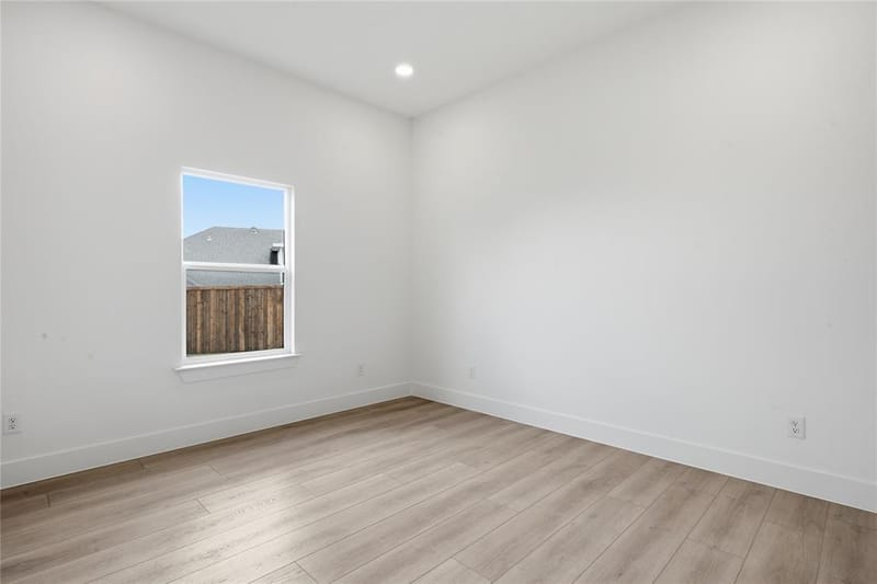2622 Bainbridge Drive, Dallas TX 75237 - Photo 24