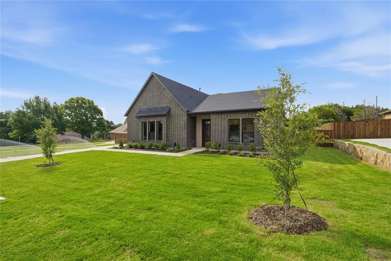 2622 Bainbridge Drive, Dallas TX 75237 - Photo 38