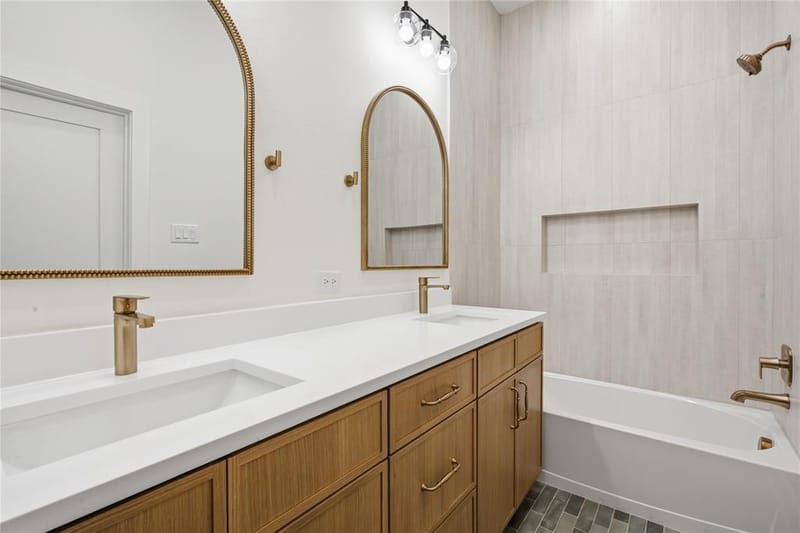2622 Bainbridge Drive, Dallas TX 75237 - Photo 14