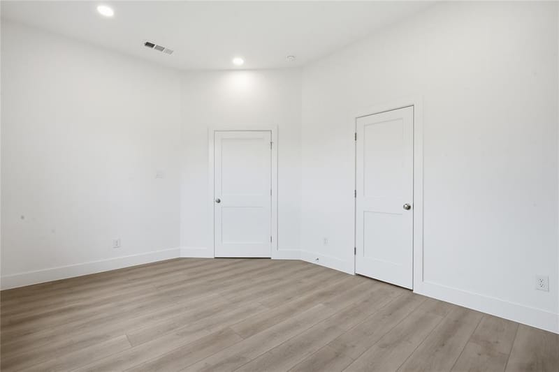 2622 Bainbridge Drive, Dallas TX 75237 - Photo 18