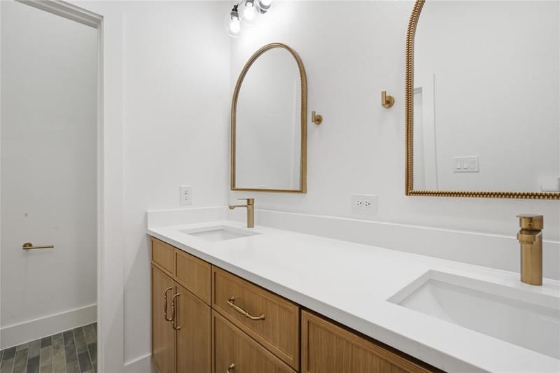 2622 Bainbridge Drive, Dallas TX 75237 - Photo 15