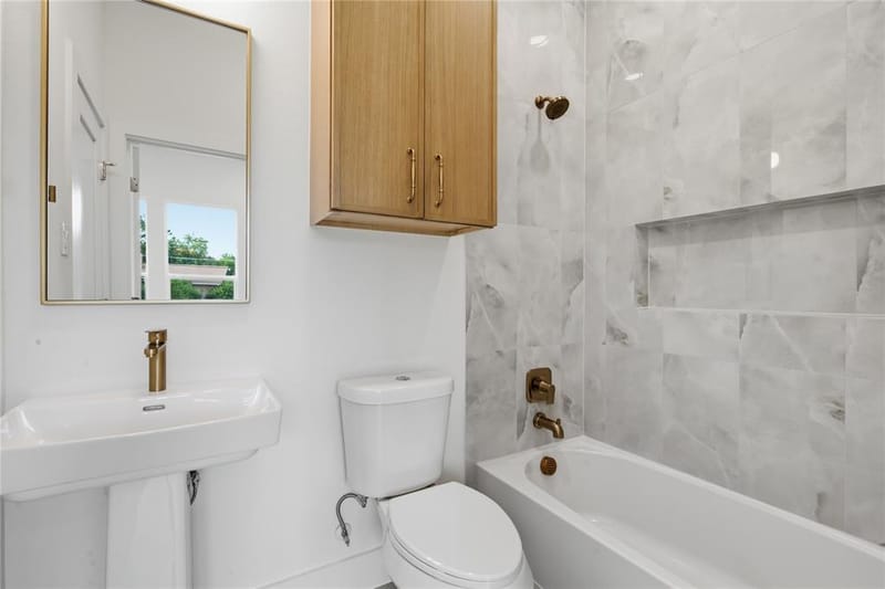 2622 Bainbridge Drive, Dallas TX 75237 - Photo 19