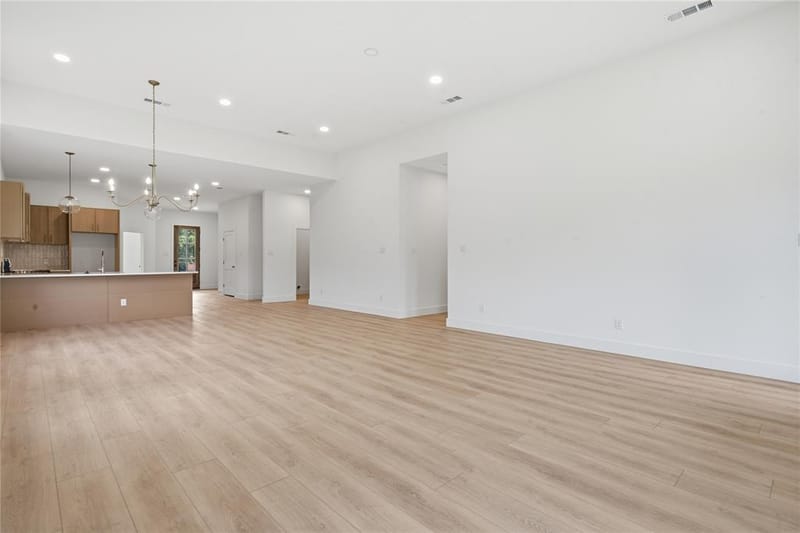 2622 Bainbridge Drive, Dallas TX 75237 - Photo 8