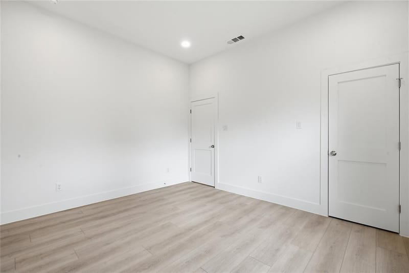 2622 Bainbridge Drive, Dallas TX 75237 - Photo 25