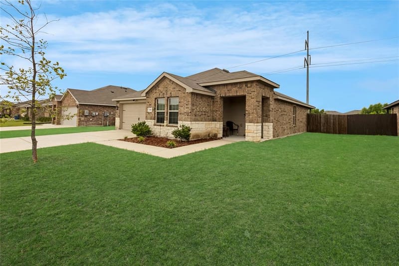806 Twin Edge Drive, Royse City TX 75189 - Photo 2