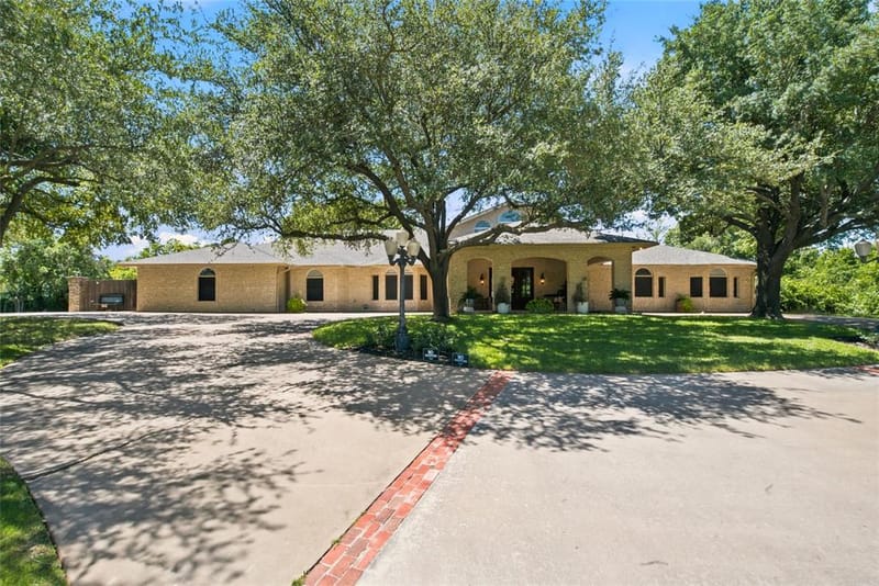2749 Summit Avenue, Stephenville TX 76401