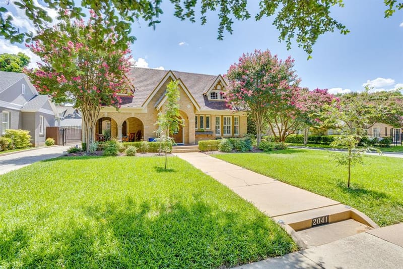 2041 Hawthorne Avenue, Fort Worth TX 76110 - Photo 2