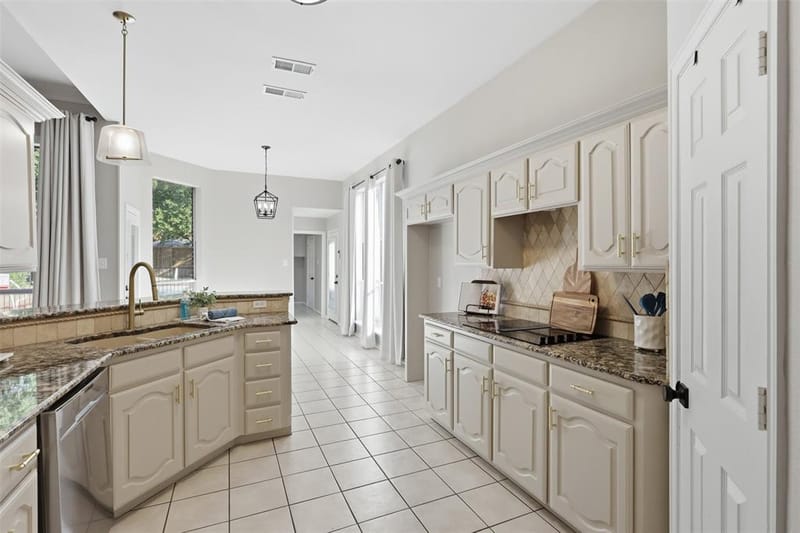 6207 Millwood Court, Arlington TX 76016 - Photo 10
