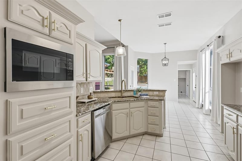 6207 Millwood Court, Arlington TX 76016 - Photo 11