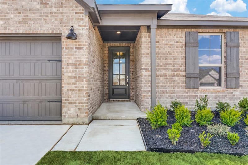 514 Hillcrest Circle, Justin TX 76247 - Photo 2