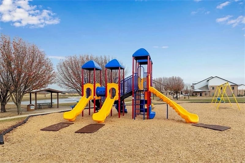 514 Hillcrest Circle, Justin TX 76247 - Photo 17