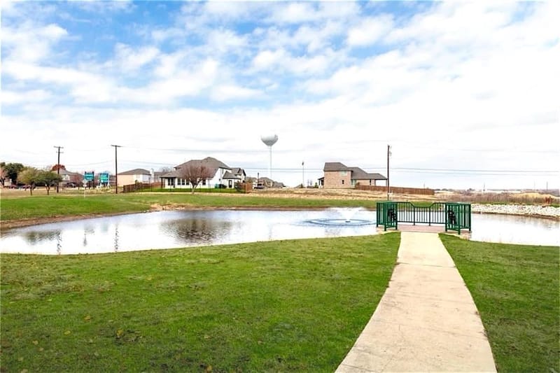 514 Hillcrest Circle, Justin TX 76247 - Photo 16