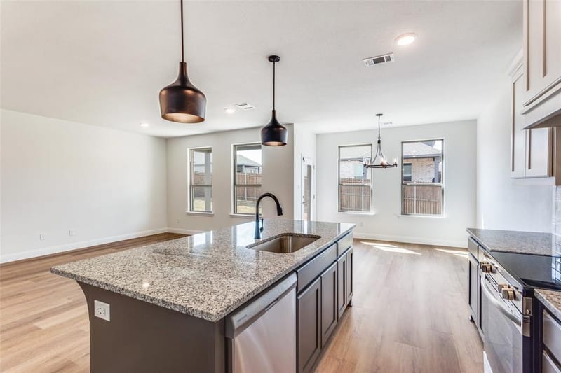 514 Hillcrest Circle, Justin TX 76247 - Photo 7