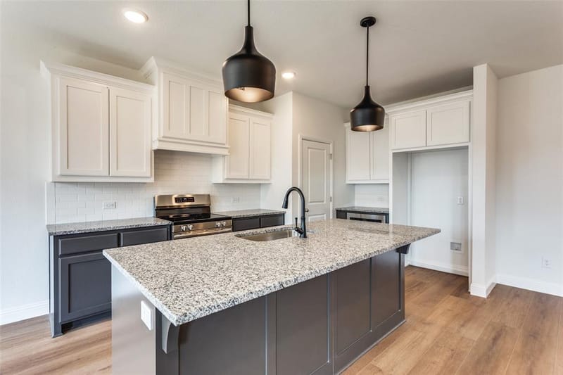 514 Hillcrest Circle, Justin TX 76247 - Photo 9