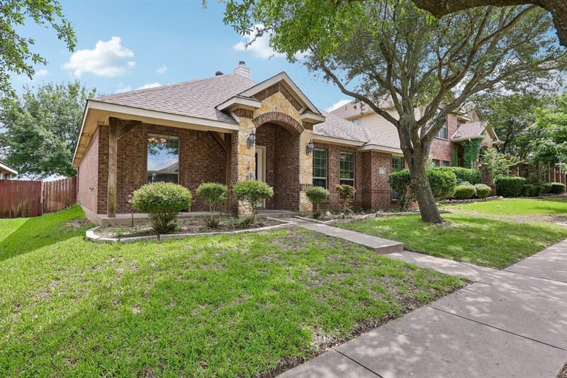 117 Brook Hollow Lane, Red Oak TX 75154 - Photo 2
