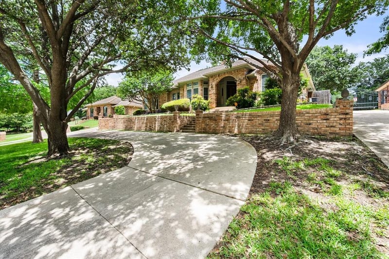 705 Kyle Drive, Arlington TX 76011 - Photo 4