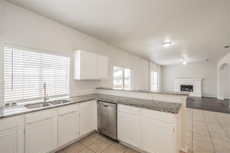 1411 Prentice Street, Arlington TX 76018 - Photo 7
