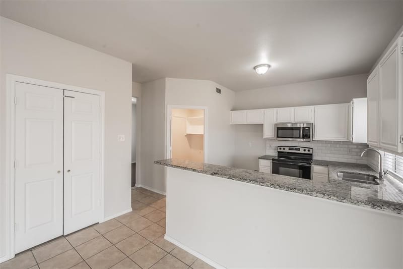 1411 Prentice Street, Arlington TX 76018 - Photo 9